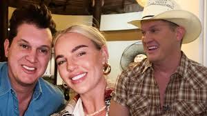 Jon Pardi gives ET a look inside his tour bus and chats about his new  album, ‘Mr. Saturday Night,’ which is out Sept. 2.