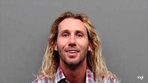 Erin Hewitt's Instagram, Twitter & Facebook