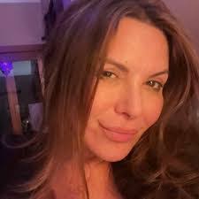 Kari Wuhrer's Instagram, Twitter & Facebook