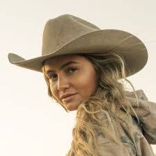 Lindsay Whelan's Instagram, Twitter & Facebook