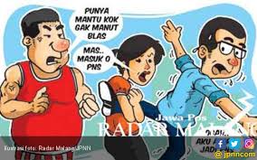 Ia tidak banyak menuntut isterinya agar menjadi wanita seperti yang diinginkannya. Ketika Suami Gabung Komunitas Berselingkuh Dengan Istri Teman Fajar