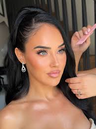 ELLIE ☀️ Totally in love with this very soft, effortless, summertime glam.  She looked absolutely flawless! MAKEUP @makeupbycarlyg #softglam  #bridalmakeup #naturalmakeup #wedding #makeuplooks Soft glam bridal makeup  Natural bridal makeup Philadelphia