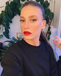 Serenay Sarikaya On Instagram Getting Ready For Tonight Afifejaletiya Sac Ve Makyaj Yuzler Guzellik