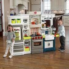 This trendy kid's play kitchen features all of the amenities and décor of an upscale kitchen! Step2 Elegant Edge Kitchen White And Taupe
