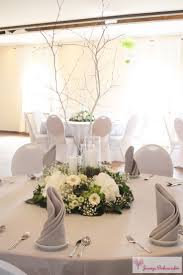 Hochzeitsdeko Tischdeko Weisser Baum Stamm Aste Runde Deko Runde Tische Servietten Grau Hortensien Rosen Mit Bildern Runde Tische Hochzeit Hochzeit Deko Tisch Hochzeitsdeko