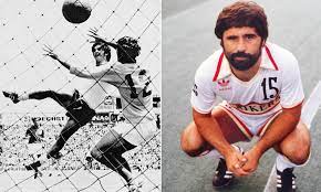 Gerhard gerd müller is a german former professional footballer. Der Bomber Gerd Muller Is Fighting Dementia But His Legacy Is Untouchable Daily Mail Online
