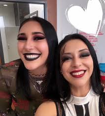 Rhea Ripley with his sister Calista 🫂