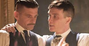 Arthur has undergone one of the most dramatic changes in season 5, with a shorter crop style to his hair in comparison with the usual longer length on top that we have become. Cillian Murphy Dishes On His Trendy Peaky Blinders Haircut