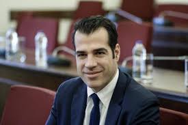 Ο υπουργός υγείας, θάνος πλεύρης, κάνει τις ανακοινώσεις για τα μέτρα της πανδημίας του κορονοϊού στο υπουργείο υγείας. Paraxarakths Ths Istorias O Pleyrhs H Aristera Perase E3w Apo To Polytexneio Rosa Gr