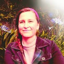 Jen Poole's Instagram, Twitter & Facebook