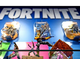 Fortnite players drop their guns and dance as edm dj marshmello plays a virtual concert image captionmarshmello held the first ever fortnite concert live from the game's pleasant park area. Fortnite Im Februar Mit Dj Marshmello Und Super Bowl Event