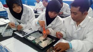 Dalam hal ini kita sedang membicarakan tkj, sebenarnya jadi apa sih kalau milih jurusan tkj. Lulus Un Mau Kerja Axioo Akan Rekrut 1 000 Lulusan Smk Lho Tribunnews Com Mobile