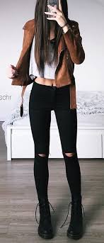 50 Trendige Schwarze Jeans Ideen Zur Aktualisierung Ihrer Garderobe Aktualisierung Garde Cute Winter Outfits Fashion Outfits This season, fashionable images in an urban street style are usually complemented with trendy shoes and fashion and sport: