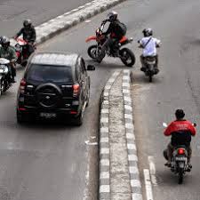 Masturbasi di jalan raya, turis dipolisikan. Pengguna Jalan Raya In English