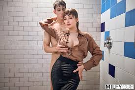 ▷ Lexi Luna in Naughty MILF Lexi Seduces Young Stud In Shower (Photo 1) |  Milfy