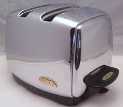 Toaster 4 In My Growing Collection A Sunbeam Model T35 After Much Research I Decided On This One For Everyda Vintage Toaster Kitchen Breakfast Nooks Toaster