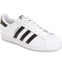 Finding shoes for wide feet can be a real hassle, especially when you need to consider the arch support needed due to the problems brought about by when it comes to buying the best basketball shoes for wide footers, you ought to consider its cushioning system. The 8 Best Shoe Brands For Wide Feet Who What Wear