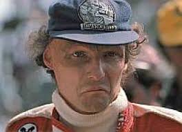 Kurz nach seinem dramatischen feuerunfall 1976 saß niki lauda schon wieder im rennwagen. Niki Laudas Flammenholle Am Nurburgring