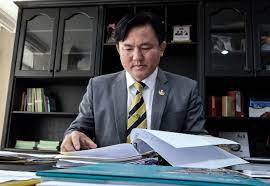 He served as member of the perak state executive council in the pakatan harapan state administration under former menteri besar ahmad faizal azumu from may 2018 to the collapse of the ph state administration in march 2020. Paul Yong Takes Leave From Perak Exco Duties To Concentrate On Rape Trial The Star