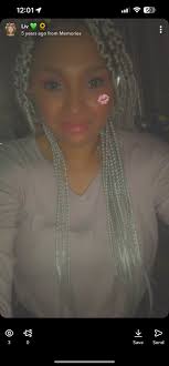 Hi all! I just wanted to introduce myself I'm new to the Madison ,  Wisconsin area ✨ n trying to build my clientele is there anyone in here who  gets braids ?