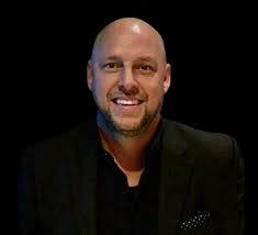 Anu Tuli's Instagram, Twitter & Facebook