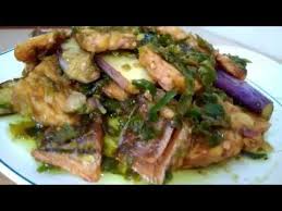 Resep sambal cumi asin sambal ini digunakan sebagai sambal untuk pendamping aneka olahan ikan sambal matah lebih sering digunakan sebagai lauk pendamping pada nasi campur bali atau disantap bersama dengan olahan ayam atau bebek khas bali yakni ayam betutu. Terong Balado Ikan Asin