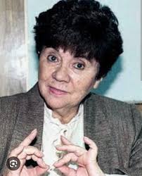 Nacida en Plegarias, comuna de Curanilahue: DESTACADA PERIODISTA DE CHILE  YOLANDA MONTECINOS. El 7 de septiembre de 2007, Fallece la periodista y  crítica de espectáculos Yolanda Montecinos Pineda, Fue una de las