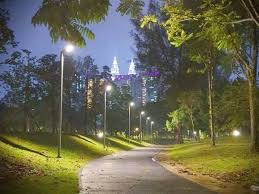 Selain daripada aktiviti riadah dan rekreasi, taman tasik titiwangsa juga menjadi pilihan lokasi bagi jurugambar untuk 'outdoor shooting' kerana pemandangannya sangat tenang dan cantik dengan berlatar belakangkan bangunan pencakar langit. Taman Tasik Titiwangsa Dibuka Januari Ini