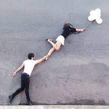 20 Funny Couple Photography Ideas Bemethis Funny Couple Photography Creative Photography Perspective Photography