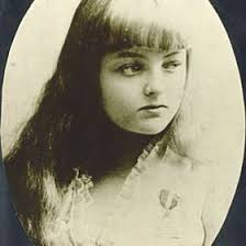 Elvira Mora (viramorada)