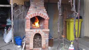 Manipuland timpurile de crestere, tehnicile de framantare, si datorita cuptoarelor speciale de caramida, painea frantuzeasca este la fel de variata si de unica ca si regiunile tarii. Cuptor De Paine By Gheorghe Tamas