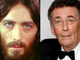 Robert Powell: El actor que casi muere interpretando a Jesús de Nazaret en  la escena de la crucifixión