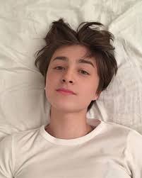 Boa ✨️ Noite ✨️ gratidão universo; paz e sucego.