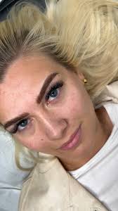 FULL EFFECT Combination Brows 💥My client wanted a full bold brow so we  used @etchcosmetics blades to create hair like strokes and  @cosmedic_supplies pink cartridges for shading. Combination brows £200 ...