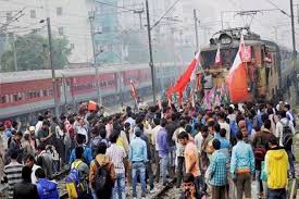 However, the karnataka police has promised to keep a tight vigil to maintain law and order situation in the state and also allow free movement of people. Bharat Bandh It S Horrifying Passengers Tweet For Help As Protesters Block Tracks Halt Trains The Financial Express