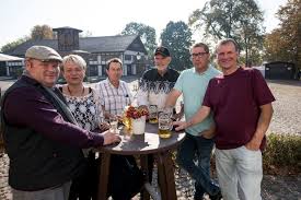 Er sucht eine partnerin ab 25 jahren, die gerne tanzt und wenn möglich nichtraucherin ist. Bauer Sucht Frau 2018 Staffelfinale Mit Uberraschungen Und Viel Bier