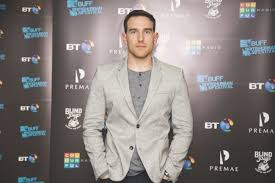 Quien a trabajado en las series skins y drifters, en una conferencia, aseguró que le gustaría interpretar el papel. Rising British Actor Sam Benjamin Discusses His Justice League Role Working With Zack Snyder His Superhero Series The Few More The Best Indie Sff Short Films Web Series