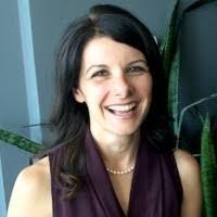 Lisa Pell's Instagram, Twitter & Facebook