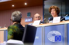 Petra de sutter is the author of (over)leven (3.76 avg rating, 98 ratings, 11 reviews), zwanger discover new books on goodreads. Petra De Sutter Startseite Facebook