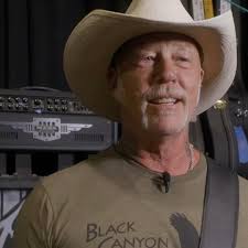 Going to start posting in the style of @dayuemiao as I love his natural  light pix. Plus he's a good friend and out of the 3 MX-220's I've owned  (never a replica)