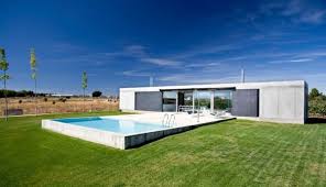 Vigas de hormigón armado argentina. Casa De Anton Hormigon Armado Y Grandes Puertas Correderas