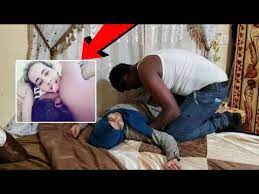 Kanaalka faaqidaada wararka waxaad ka helaysaa warar degdeg ah iyo warbixino xiiso lehsi aad unoqoto qofka ugu horeeya ee daawada muuqaalada aan soo gudbino. Subxanalaah Gabar Somali Ah Oo Video Galmo Ah Laga Duubay Si Xun Loo Bikro Jabiyay Dhigane Laga Ke