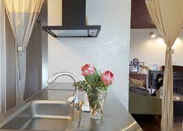 hanatoieさんはinstagramを利用しています キッチン横の壁はキッチンパネルではなくタイルに 意外と汚れも気にならず インテリアとしてアクセントにもなります お気に入りです framed bathroom mirror decor bathroom mirror