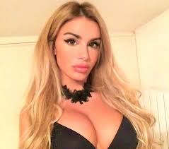 Thân hình kiều nữ 'quan hệ tập thể' với anh em nhà Balotelli