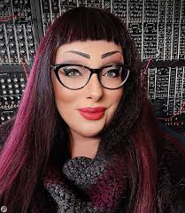 Downtown@Dusk: Lisa Bella Donna