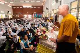 Bandar kuching is a federal constituency in kuching division, sarawak, malaysia, that has been represented in the dewan rakyat since 1971. Dvids Images Pacific Partnership 2019 Personnel Interact With Smk Bandar Samariang Students Image 4 Of 5