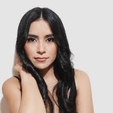 Liz Molina's Instagram, Twitter & Facebook