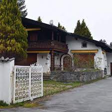 Direkt am schliersee erwarten sie sechs liebevoll gestaltete ferienwohnungen, mit einem traumhaft schönen blick auf den see und die berge. Ein Haus Und Reichlich Bares Gemeinde Schliersee Erhalt Erbe Von Burgerin Unter Einer Bedingung Schliersee