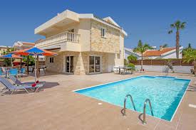 Die österreichische supermarktkette merkur wird ab april aus der heimischen handelslandschaft verschwinden und künftig unter dem namen billa plus firmieren. Villa Hera In Coral Bay Cyprus Villa Plus