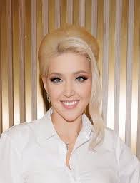 Nina Pickett's Instagram, Twitter & Facebook